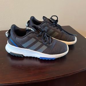 Adidas Boys tennis shoes, size 2 great condition